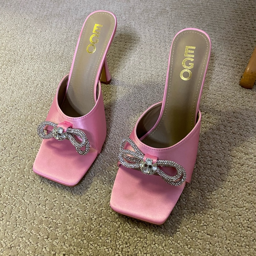 Women’s crystal bow heel